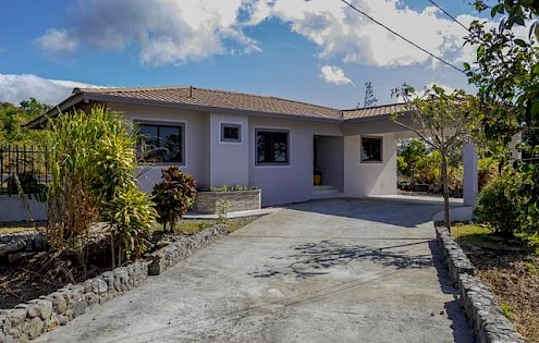 Impresionante Casa con 2 Patios en una Calle Tranquila en Alto Boquete